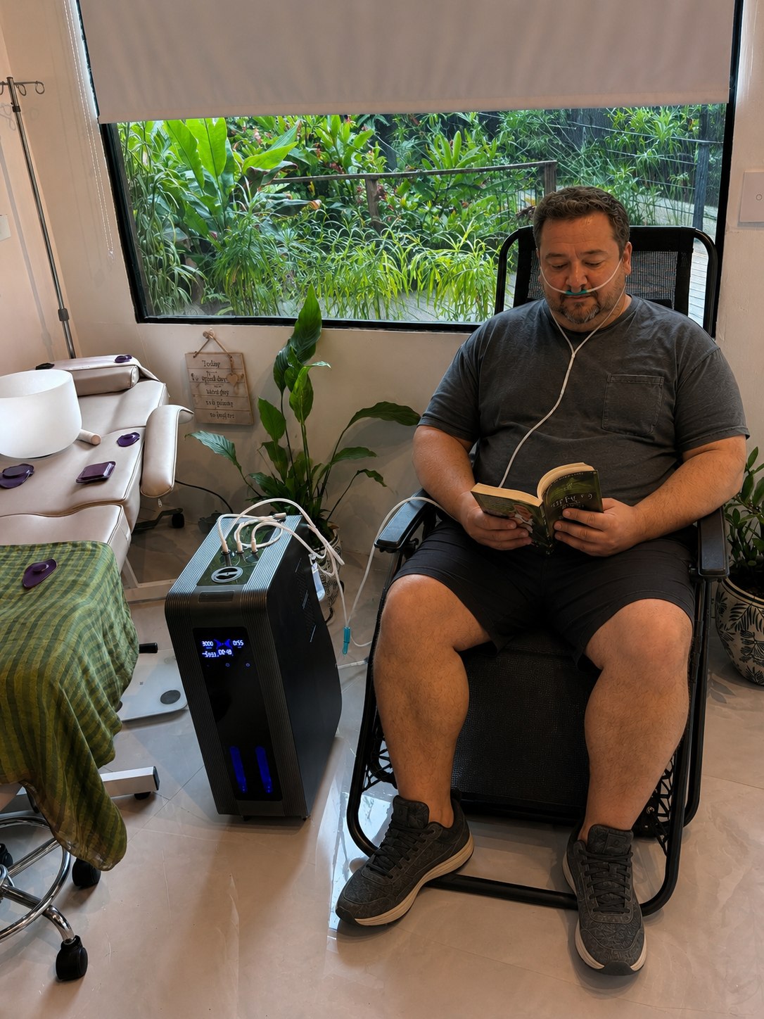 A guest relaxing during a molecular hydrogen session at Vitalara Wellness